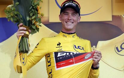 El australiano Rohan Dennis con el maillot amarillo.