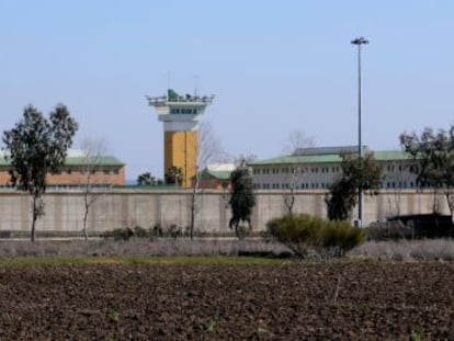 Vista exterior de la prisi&oacute;n de Huelva. 