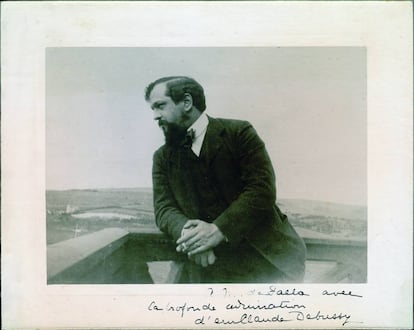 Fotografía de Claude Debussy dedicada a Manuel de Falla.