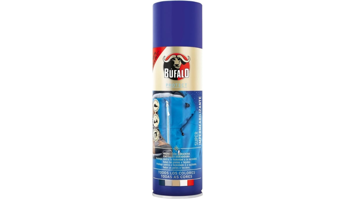 Este espray no solo protege el calzado de la lluvia sino también de la suciedad.