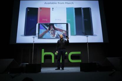 Peter Chou presentando el HTC Desire 816 en el MWC 2014.