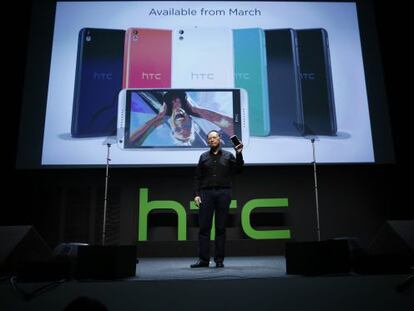 Peter Chou presentando el HTC Desire 816 en el MWC 2014.