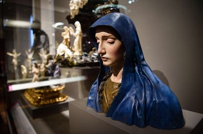 A bust of the Virgin of Sorrows by Jose de Mora, is displayed in the Victoria and Albert museum's new "1600-1815" galleries in London on December 7, 2015. The V&A's seven new gallery areas hold nearly 1,100 objects and will open to the public on 9 December, 2015. 
AFP PHOTO / LEON NEAL