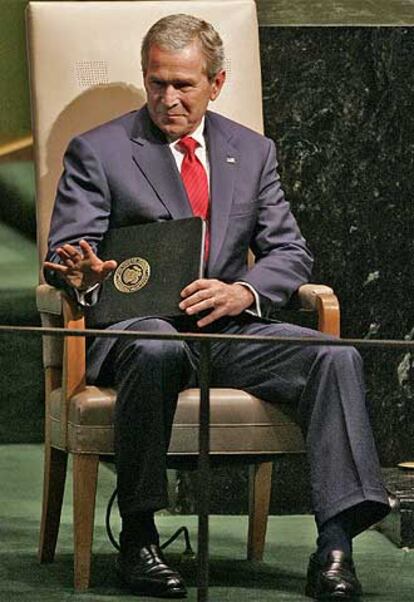 Bush espera para pronunciar el discurso en la ONU.