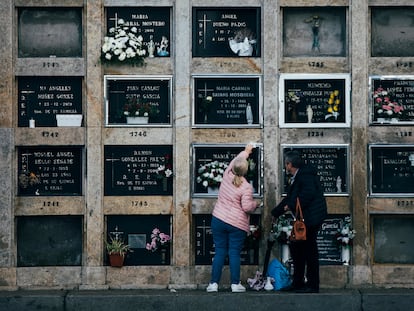 Día de todos los Santos, el año pasado en el cementerio de Boisaca, en Santiago de Compostela.