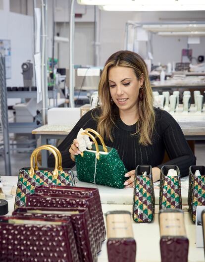 Bolsos Serpentine de la nueva colección de accesorios de Katrantzou para la firma italiana.