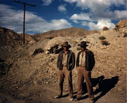 Harrison Ford (a la izquierda) junto a Jordi Casares, su doble especialista español, durante el rodaje de 'Indiana Jones, la última cruzada', cuya parte de la grabación se llevó a cabo en Almería.