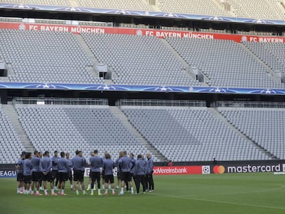 Los jugadores del Madrid, ayer, en el Allianz Arena. 