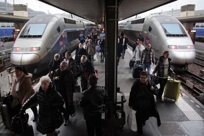 15:50PM - El TGV llega con puntualidad a la Gare de Lyon, París. El viaje entre Madrid y París ha durado 10 horas