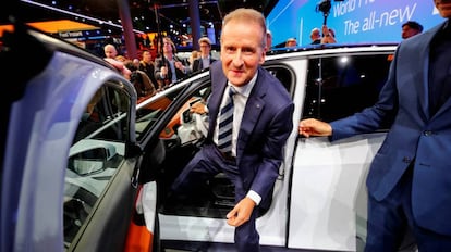 Herbert Diess, consejero delegado de Volkswagen, durante el Salón del Automóvil de Frankfurt de 2019. 