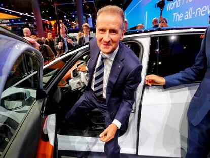 Herbert Diess, consejero delegado de Volkswagen, durante el Salón del Automóvil de Frankfurt de 2019. 