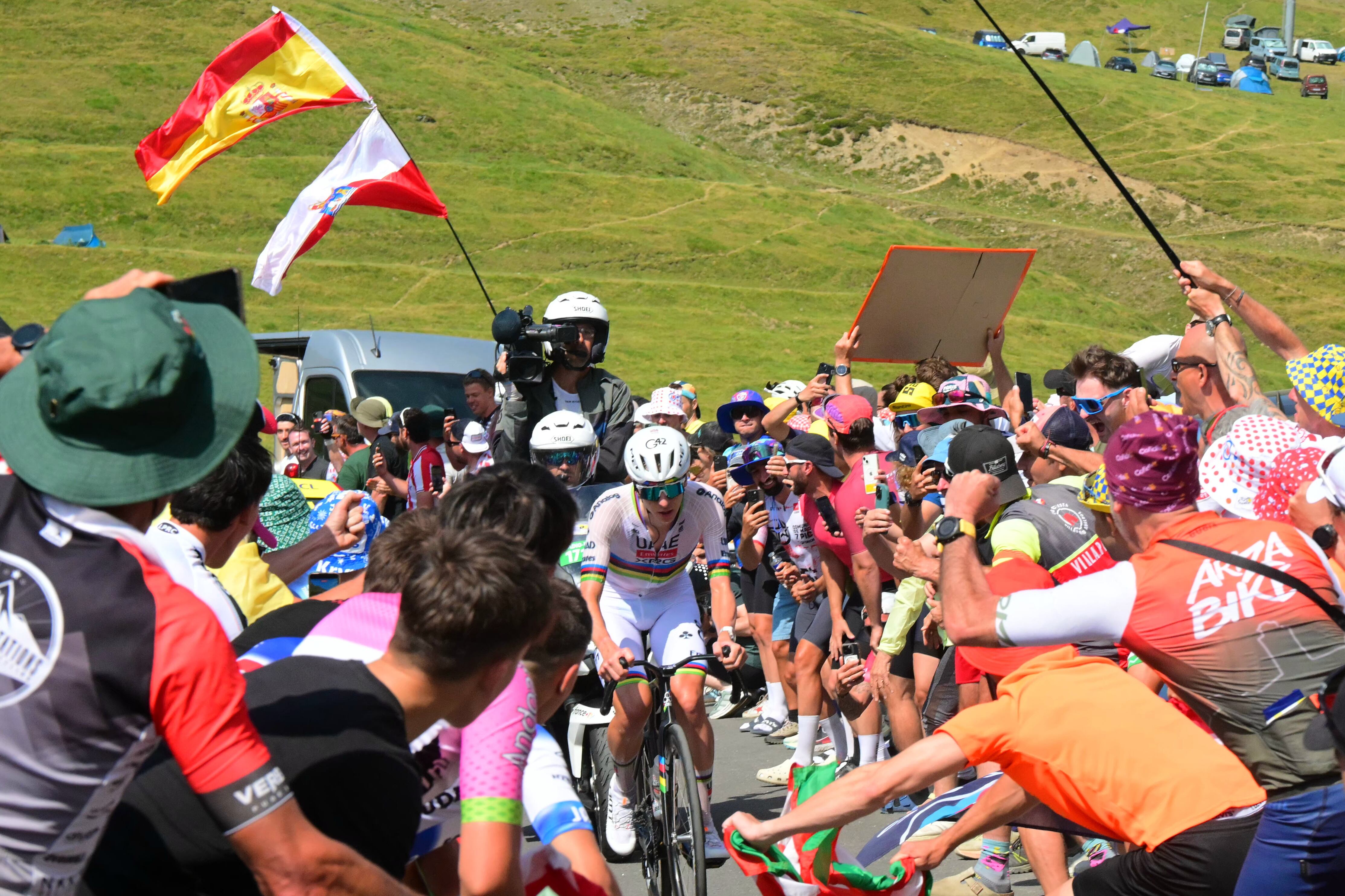 Pogacar aniquila a sus rivales en la ascensión al Tourmalet