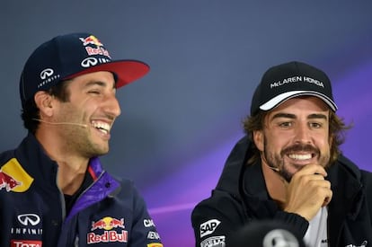 Daniel Ricciardo y Fernando Alonso, en Austria.