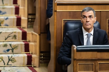 El PSOE corta cabezas para intentar frenar la sangría de un final de año agónico