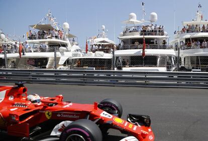 El piloto alemán Sebastian Vettel conduciendo su monoplaza.