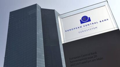 Logotip del Banc Central Europeu a la seva seu de Frankfurt, Alemanya.