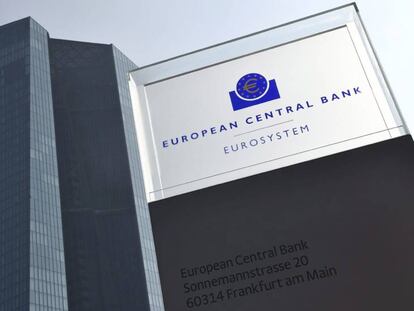 Logotip del Banc Central Europeu a la seva seu de Frankfurt, Alemanya.