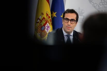 El ministro de Economía, Comercio y Empresa, Carlos Cuerpo, durante la rueda de prensa posterior a la reunión del Consejo de Ministros, este martes.
