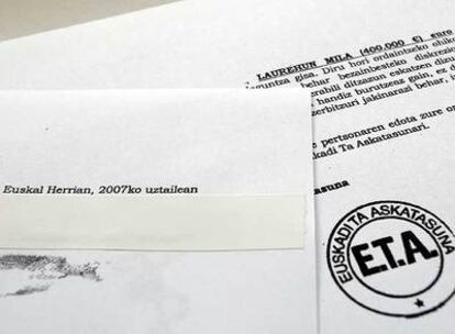Detalle de una de las cartas de extorsión de ETA, en la que se exige el pago de 400.000 euros.