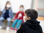 Educacion. Primer dia del curso 2020-20021 en infantil y primaria en Galicia, marcado por las medidas de seguridad impuestas por las restricciones santiarias derivadas el la pandemia del coronavirus COVID-19, para todos los niños alumnos de los colegios publicos y concertados, como la higiene de manos, mascarilla obligatoria y distanciamiento socialen el CEIP Lopez Ferreiro de Santiago de Compostela
Óscar Corral
10/09/20