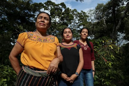 Betty Pérez Valiente, Olga Mestizo Tesorero, y Claudia Pérez, miembros del Observatorio de Violencia Contra la Mujer Indígena.