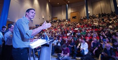 El exsecretario general del PSOE Pedro S&aacute;nchez, durante el encuentro con militantes celebrado esta semana en el Edificio Polit&eacute;cnico del Campus Universitario de Ourense.