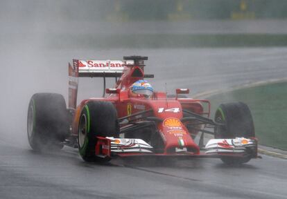 Fernando Alonso lucha por la pole. 