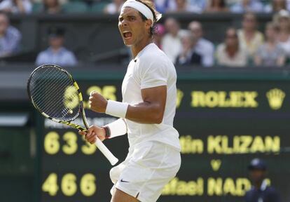 Rafael Nadal apreta el puño, durante el partido ante Klizan.