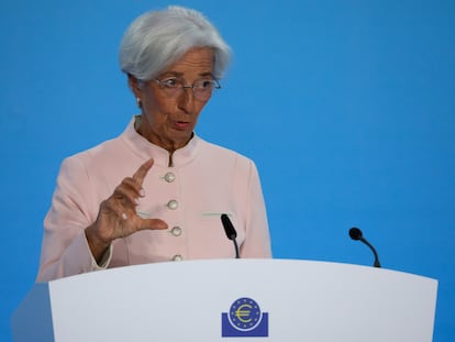 La presidenta del BCE, Christine Lagarde, durante la rueda de prensa posterior al consejo de gobierno de la entidad, este jueves en Fráncfort.