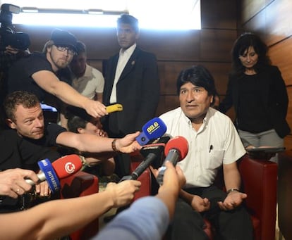 Bolivian President Evo Morales talks to journalists on July 3, 2013 at the airport of Schwechat, near Vienna.