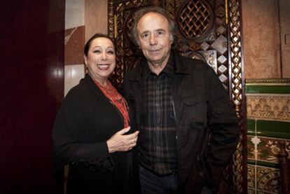 Joan Manuel Serrat y Cristina Hoyos, anoche en el Tablao Cordobés.