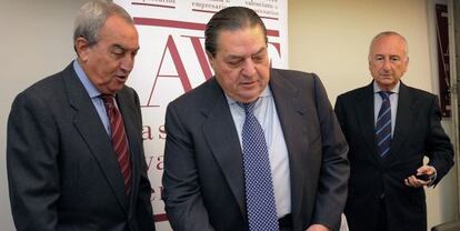Federico F&eacute;lix, Vicente Boluda y Rafael Aznar, en la sede de AVE. 