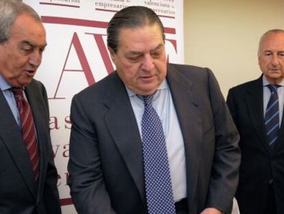 Federico Félix, Vicente Boluda y Rafael Aznar, en la sede de AVE.