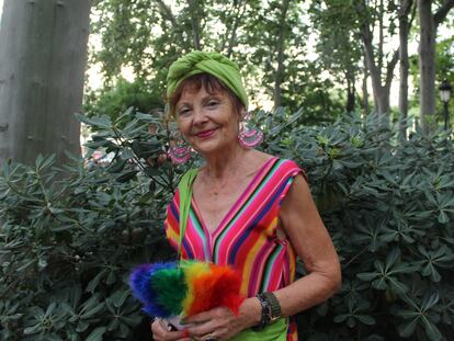 Amada (Francia, 76 años), en la plaza del Emperador Carlos V.