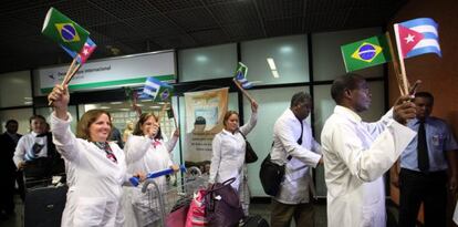 Médicos cubanos llegan a Brasil el sábado pasado.