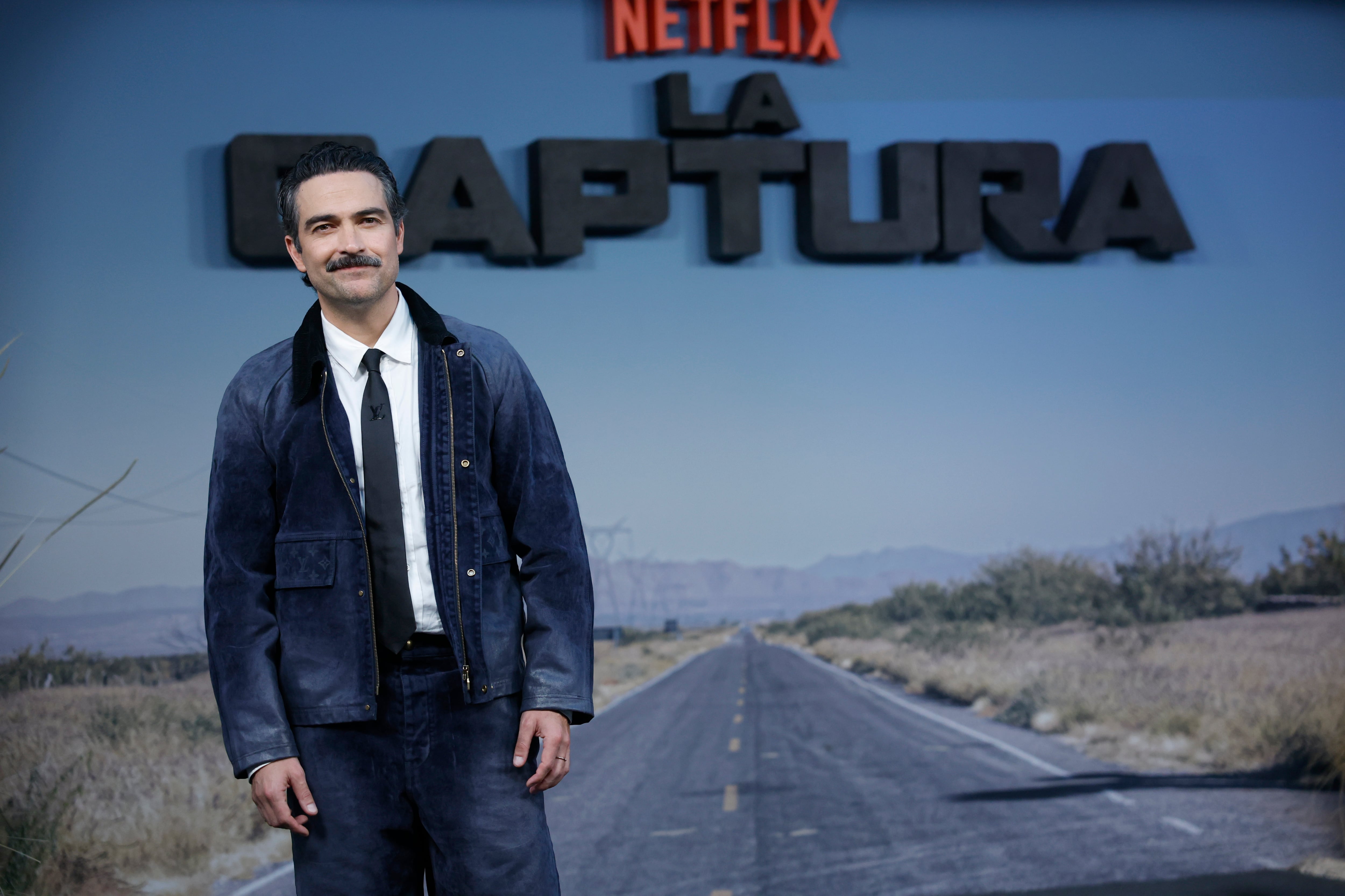 Alfonso Herrera, protagonista de ‘La captura’: “La gente se está inspirando. Ya hay piñatas del policía que capturó al Chapo Guzmán”
