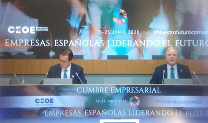 El presidente de la Confederación Nacional de la Construcción (CNC), Juan Francisco Lazcano, en su intervención en la cumbre empresarial de la CEOE, este jueves.