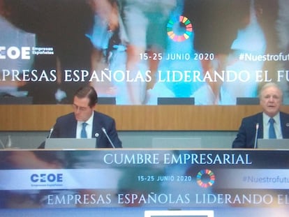 El presidente de la Confederación Nacional de la Construcción (CNC), Juan Francisco Lazcano, en su intervención en la cumbre empresarial de la CEOE, este jueves.