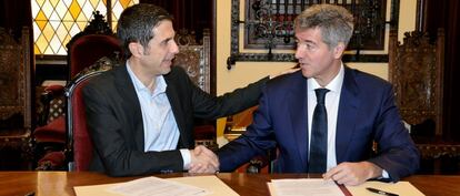 Javier Rodríguez Palacios (a la izquierda) y el consejero delegado del Club, Miguel Ángel Gil.