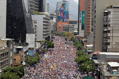 La manifestación por las calles de Caracas contra el gobierno de Nicolás Maduro.