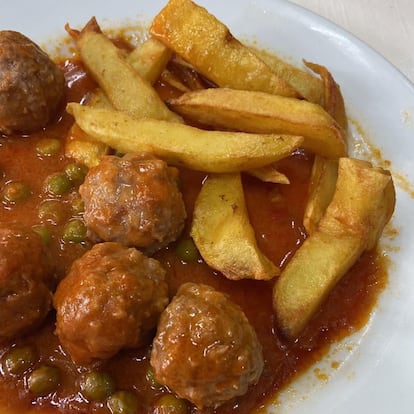 Albóndigas con patatas fritas en Gelida (Barcelona)