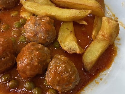 Albóndigas con patatas fritas en Gelida (Barcelona)