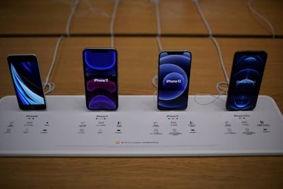 FILE PHOTO: Apple's 5G iPhone 12 and iPhone 11 are seen at an Apple Store in Shanghai, China