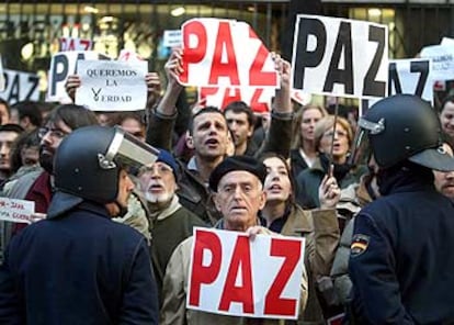 Protesta ante la sede central del PP, en la calle de Gnova de Madrid, el pasado 13 de marzo.