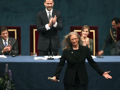 La fot&oacute;grafa estadounidense Annie Leibovitz, tras recoger de manos de don Felipe el Premio Pr&iacute;ncipe de Asturias de Comunicaci&oacute;n y Humanidades 2013.