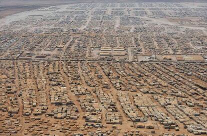 Vista aérea del campamento de refugiados de Zaatari, en Jordania, poblado por 130.000 personas huidas de la guerra en Siria.