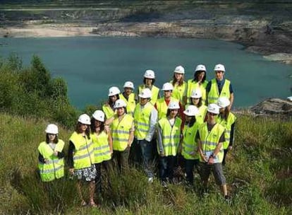 Alumnos del Santo Domingo Guzmán durante su visita a la central de Endesa.