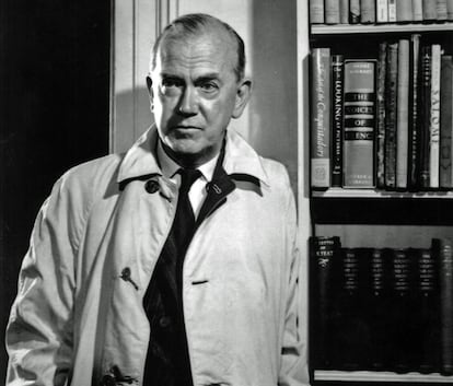 El escritor británico Graham Greene, fotografiado en mayo de 1964 por Karsh of Ottawa.