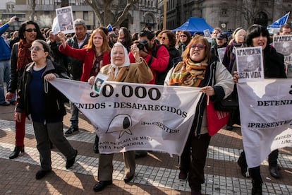 Nora Morales de Cortiñas en una protesta en la Plaza de Mayo, en 2016.