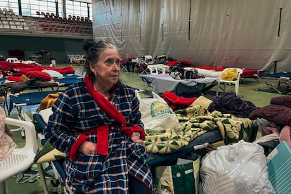 Una afectada, Dolores Torrel. en el pabellón de Torrent.